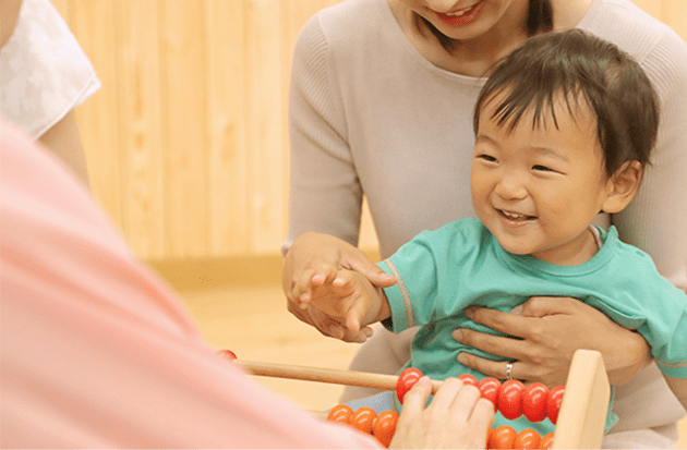 こどもの脳は3歳までに80%完成！｜楽しく学んで、すくすく育つ